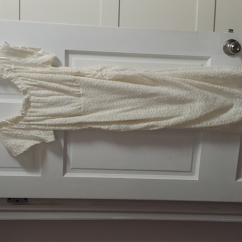 Cream lace fitted maternity dress